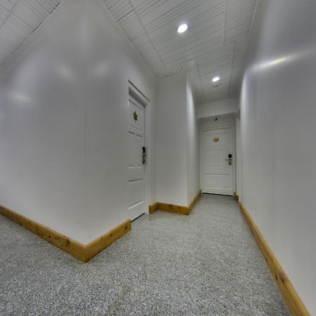 Srīnagar Hotel Metropolis מראה חיצוני תמונה