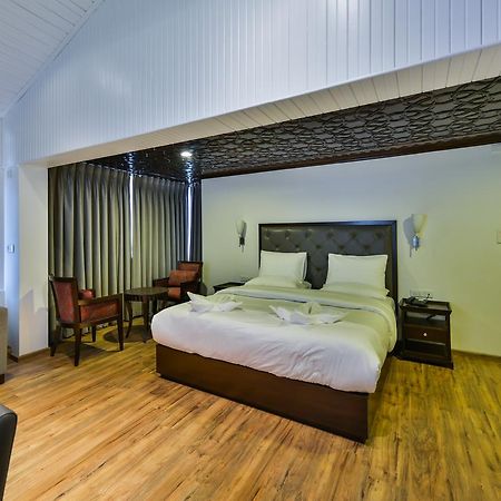 Srīnagar Hotel Metropolis מראה חיצוני תמונה