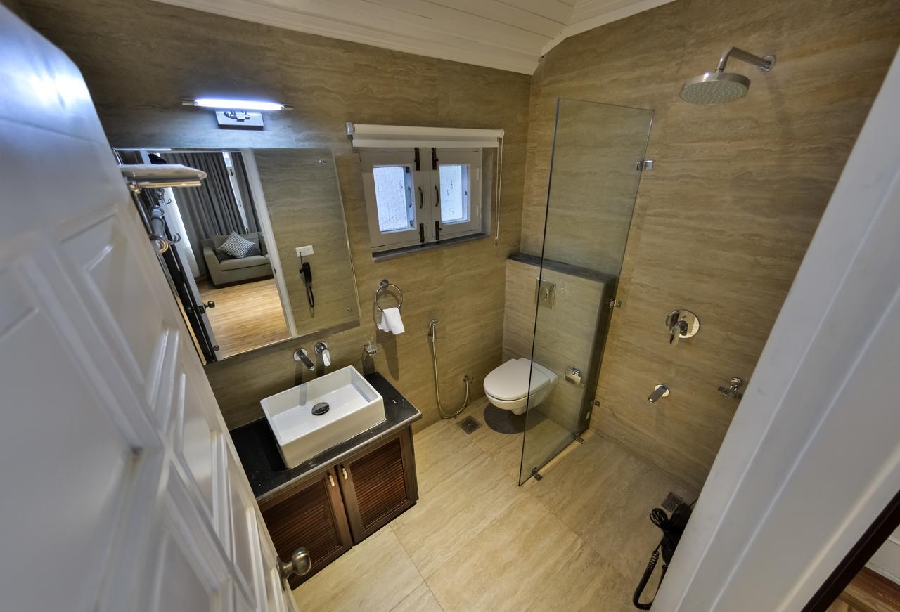 Srīnagar Hotel Metropolis מראה חיצוני תמונה