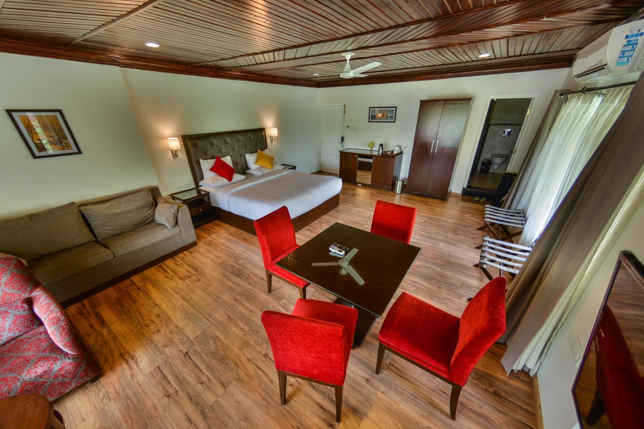 Srīnagar Hotel Metropolis מראה חיצוני תמונה