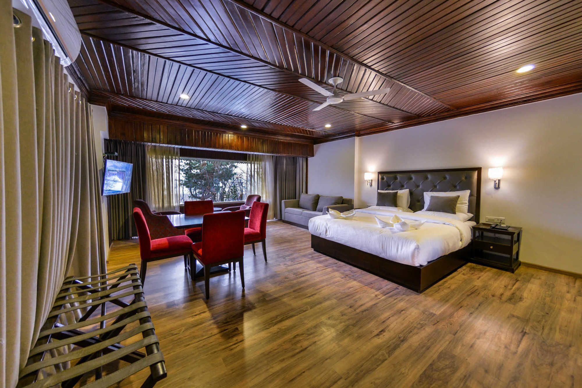 Srīnagar Hotel Metropolis מראה חיצוני תמונה