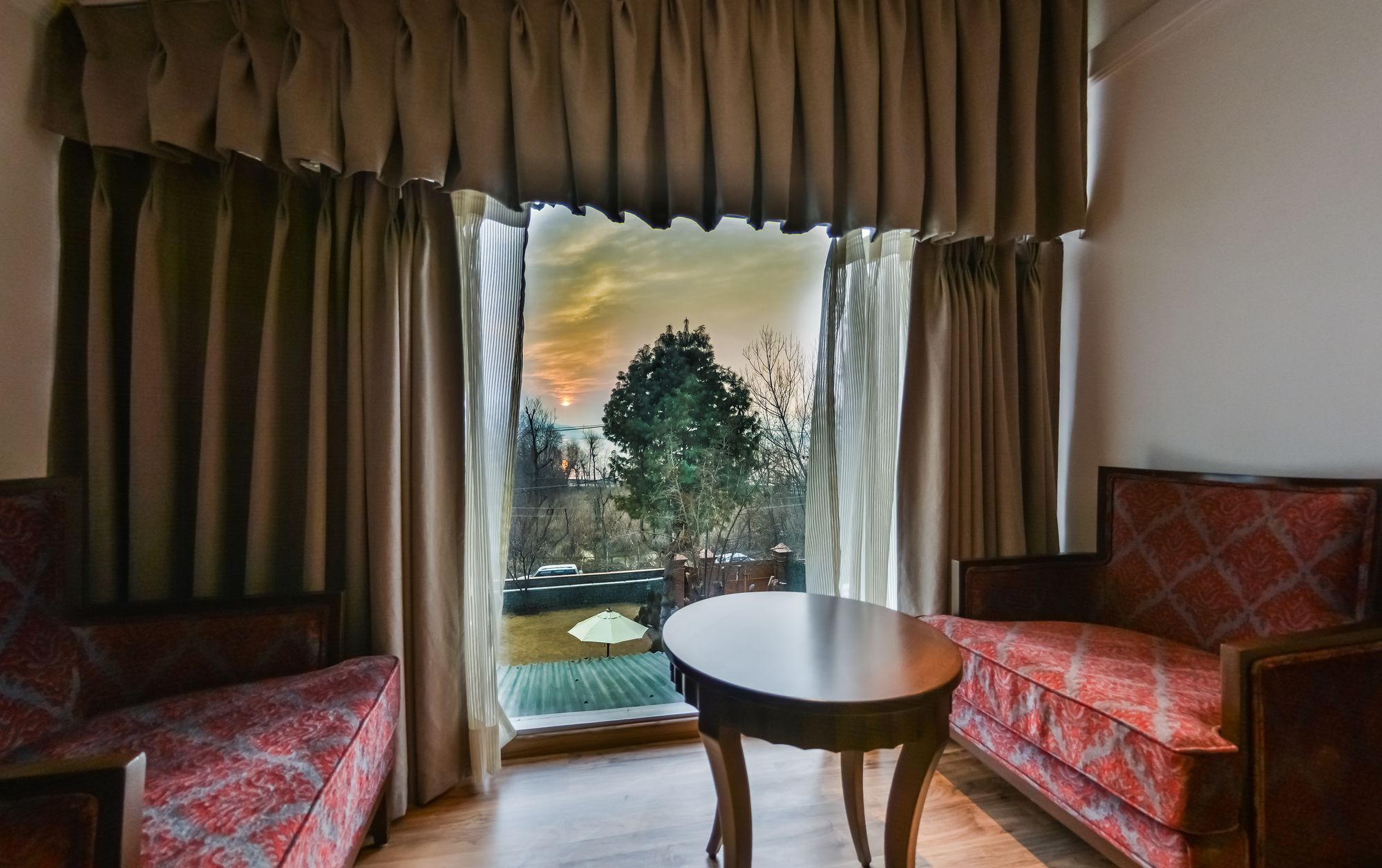 Srīnagar Hotel Metropolis מראה חיצוני תמונה
