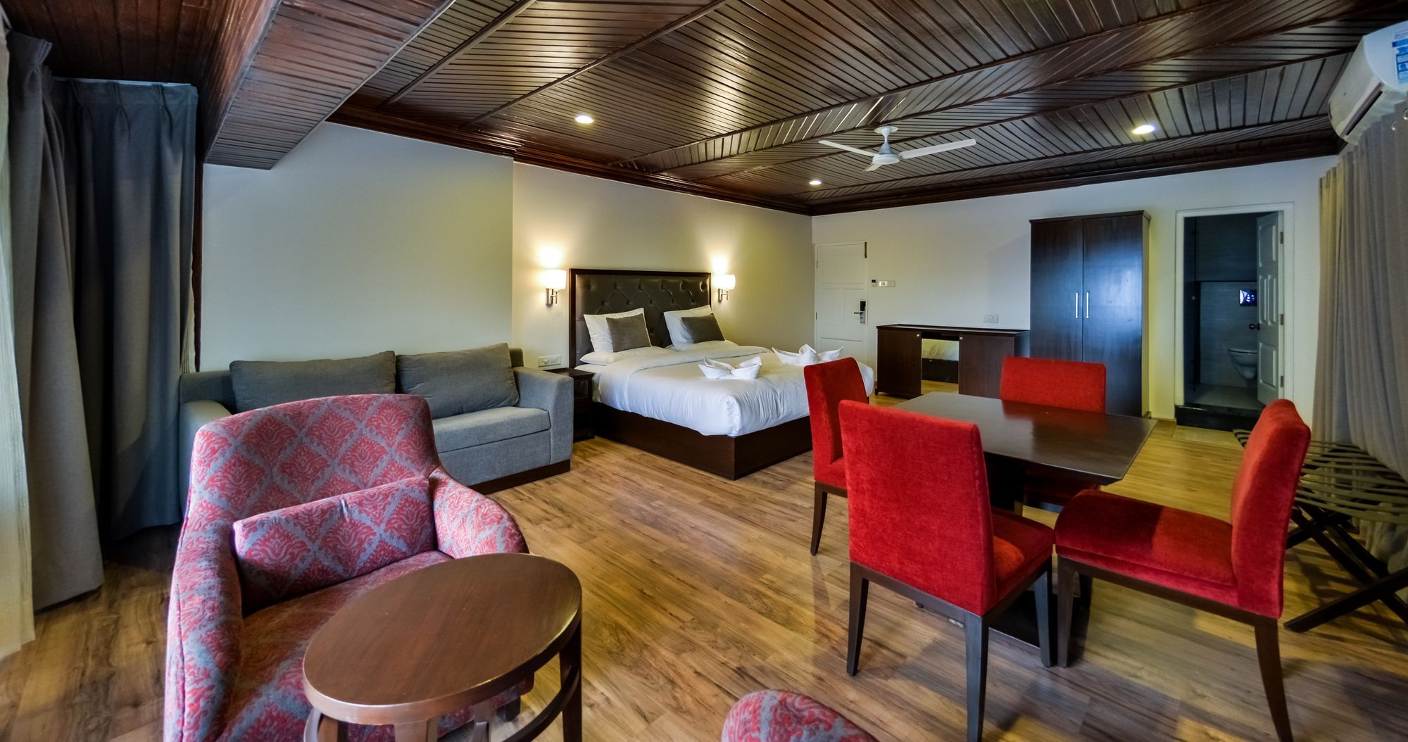 Srīnagar Hotel Metropolis מראה חיצוני תמונה